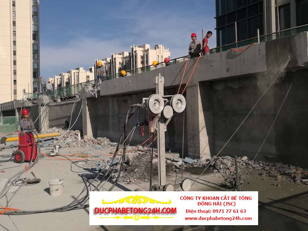 Cắt bê tông tường vây tạo lỗ thông hầm