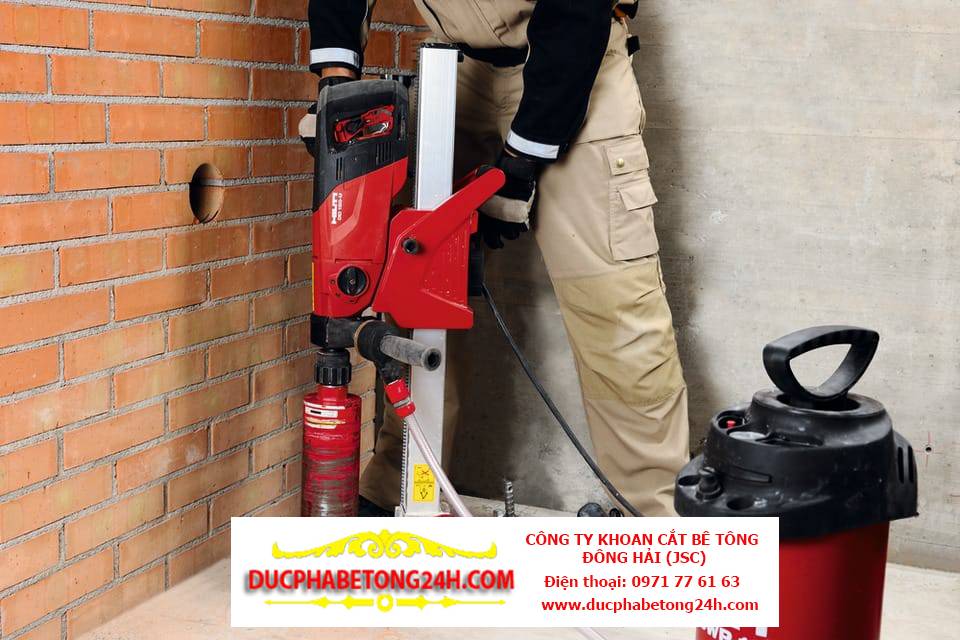Cắt bê tông tường vây tạo lỗ thông hầm
