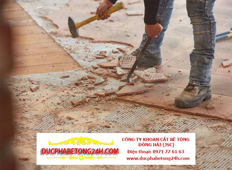 Đục nền nhà xưởng cũ để cải tạo hệ thống thoát nước