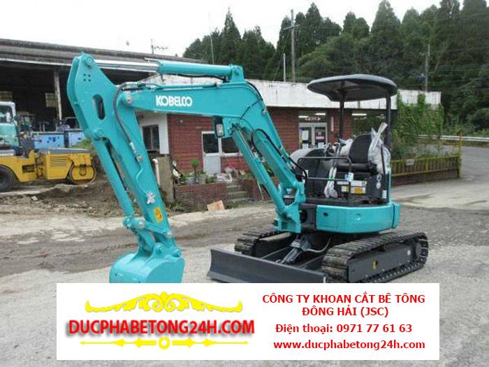 Vai trò của máy đào mini trong khoan cắt bê tông